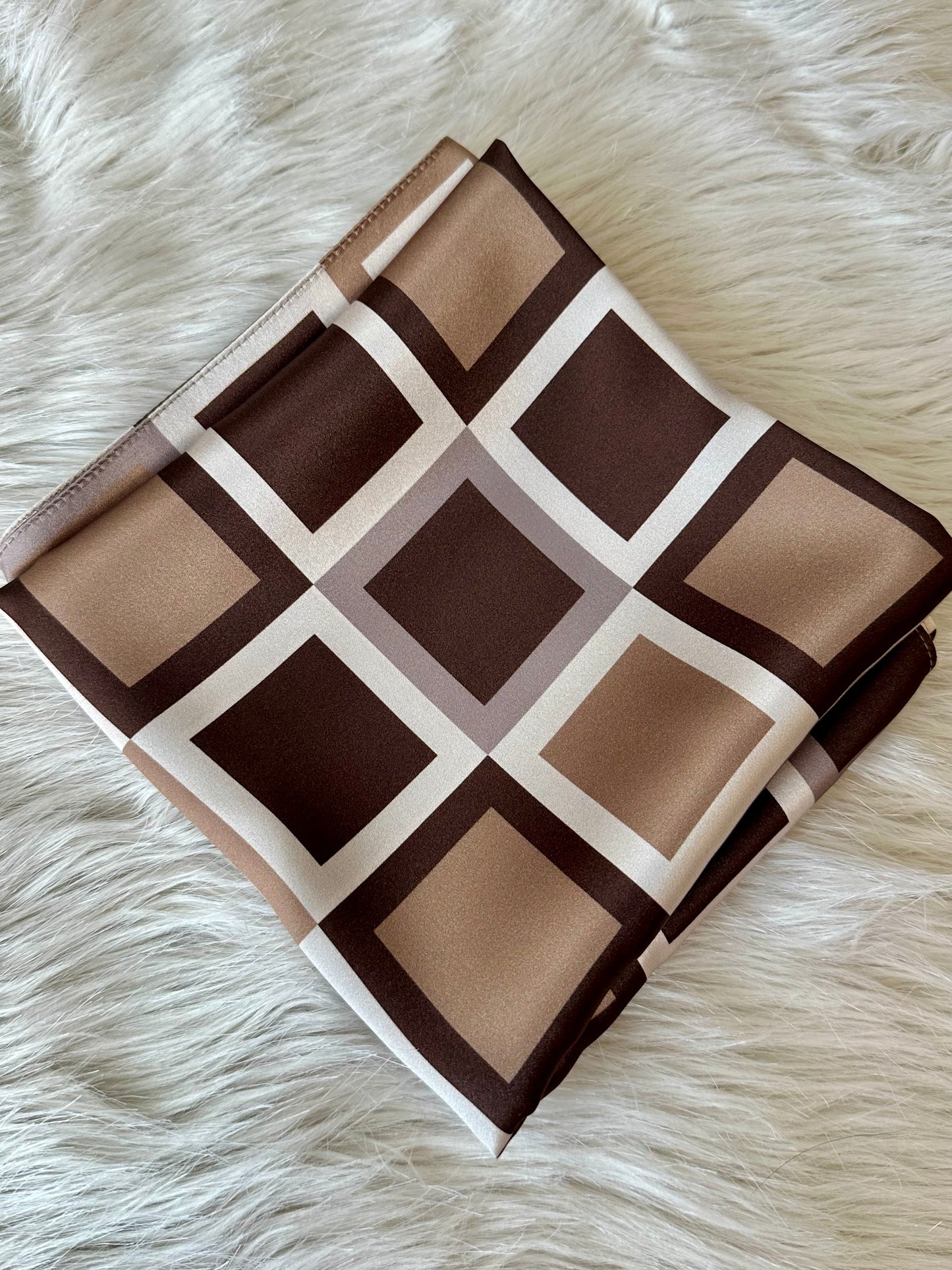 Šilkinė skarelė - Kvadratėliai