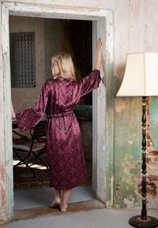 Natural Silk Robe - Comfort - close-up detail view