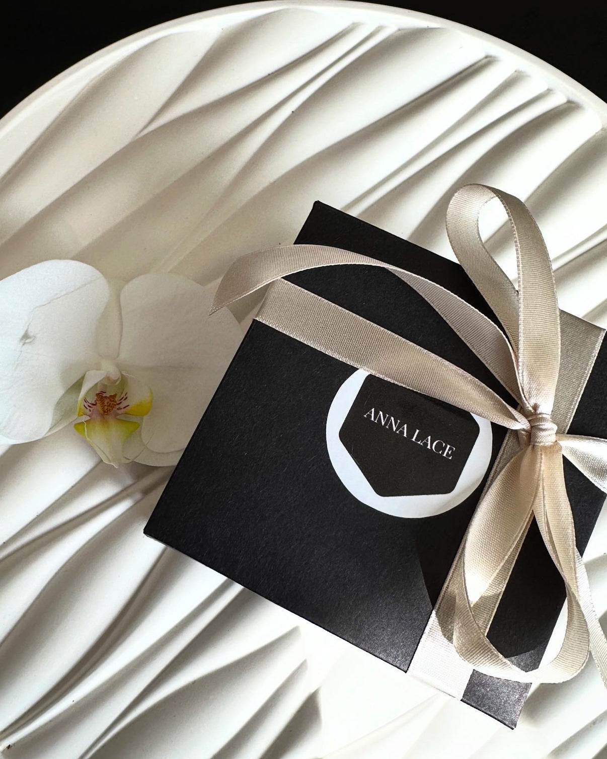 Mulberry Silk Hair Scrunchie - lifestyle product photo