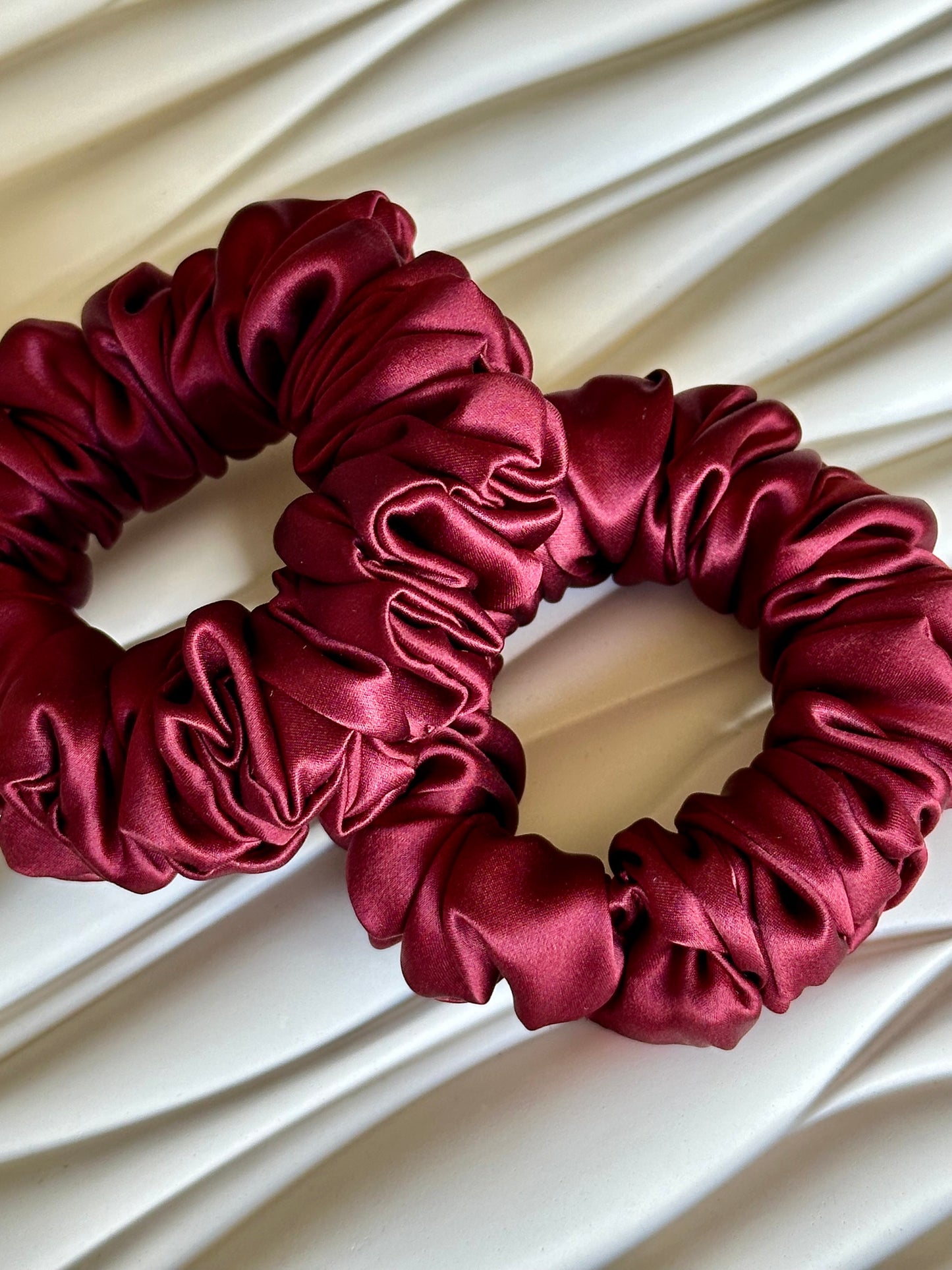 Bordo šilkinė plaukų gumytė iš Mulberry šilko