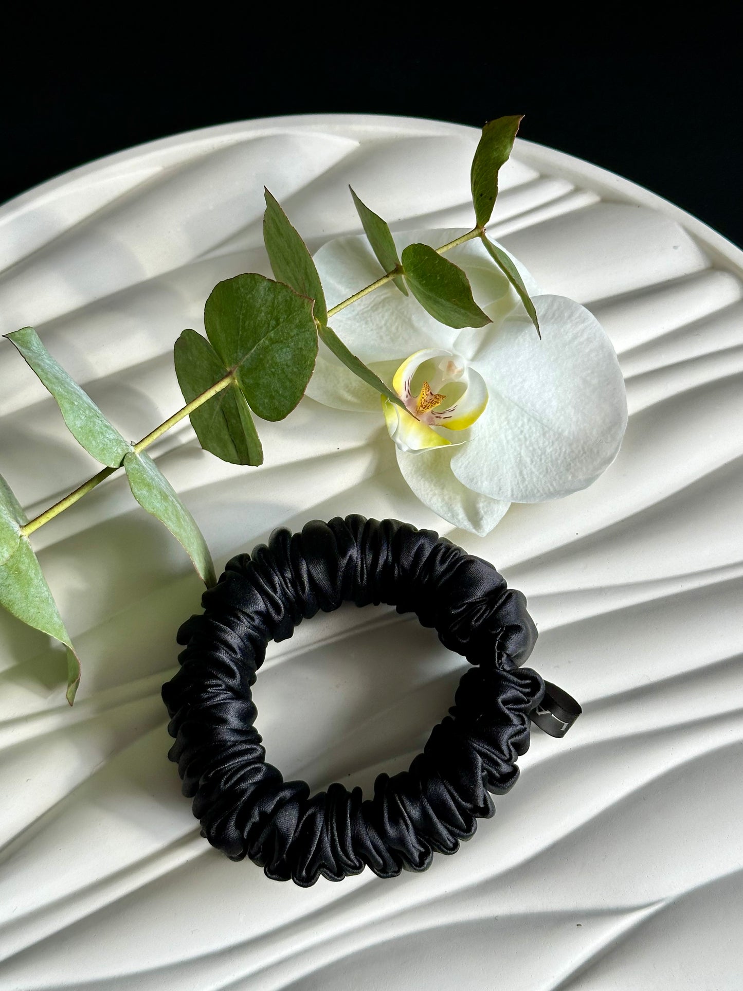 Juoda šilkinė plaukų gumytė iš Mulberry šilko