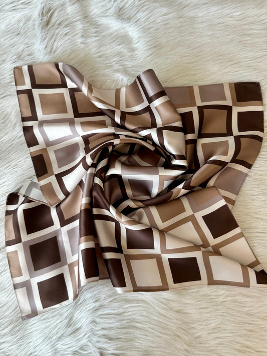 Šilkinė skarelė  - Kvadratėliai