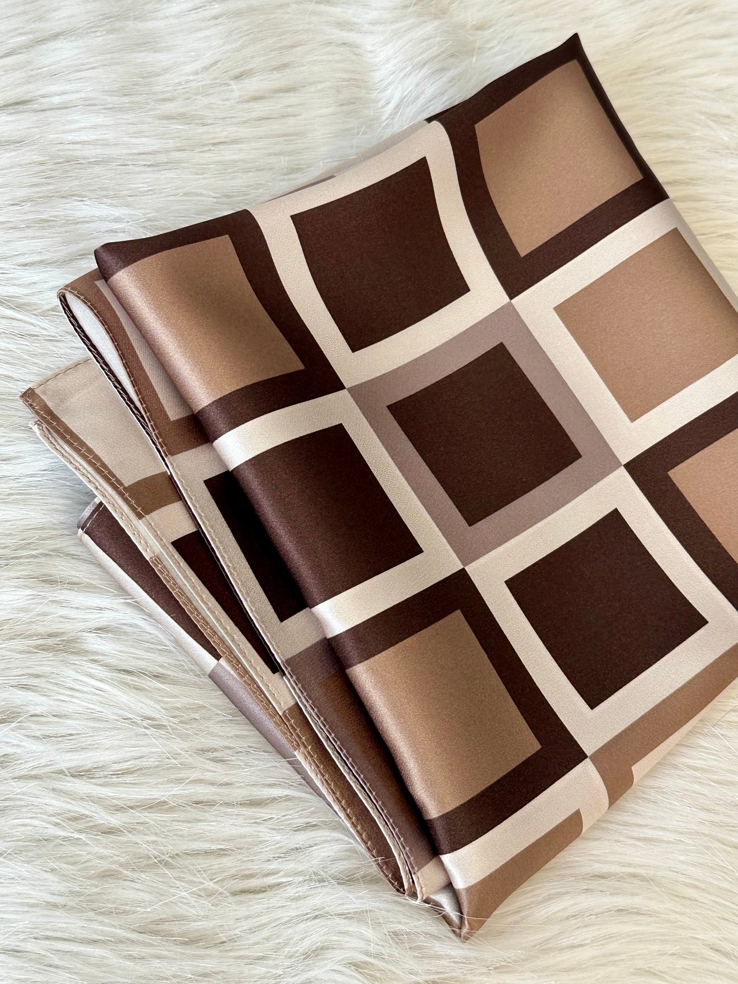 Šilkinė skarelė  - Kvadratėliai (maža)